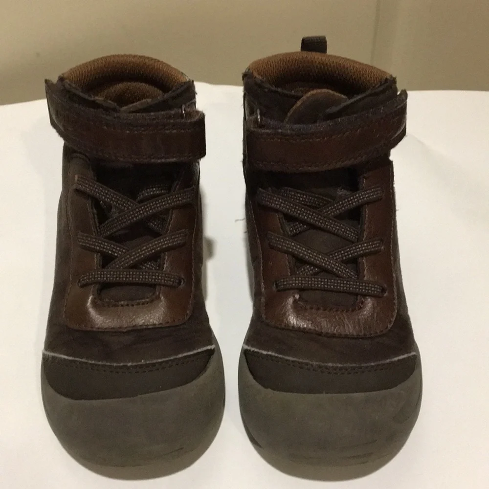 OshKosh B’gosh kids high top ankle shoes boots size 9M brown